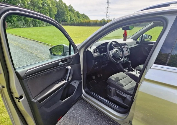 Volkswagen Tiguan cena 99000 przebieg: 78000, rok produkcji 2018 z Sława małe 254